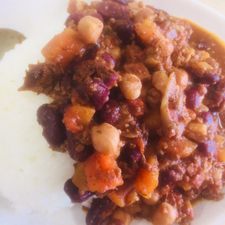 ひよこ豆とキドニービーンズのチリコンカン